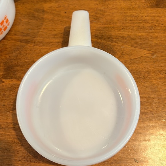 Set of 2 Vintage Glasbake 5” round ovenware dishes with handles. - Picture 3 of 6